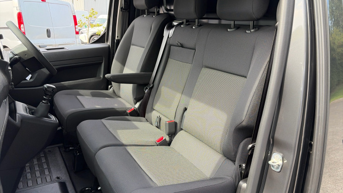 Vauxhall Vivaro L1 Diesel 1.5 Turbo D 120 Pro H1 Van - Image 36